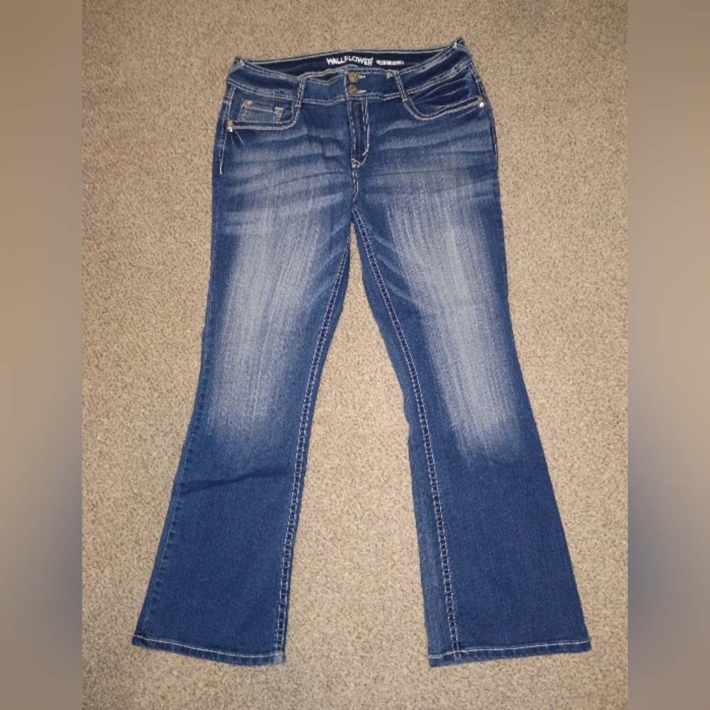 Wallflower Women's Boot Cut Jeans - Classic Blue 31 In Inseam Like Brand New